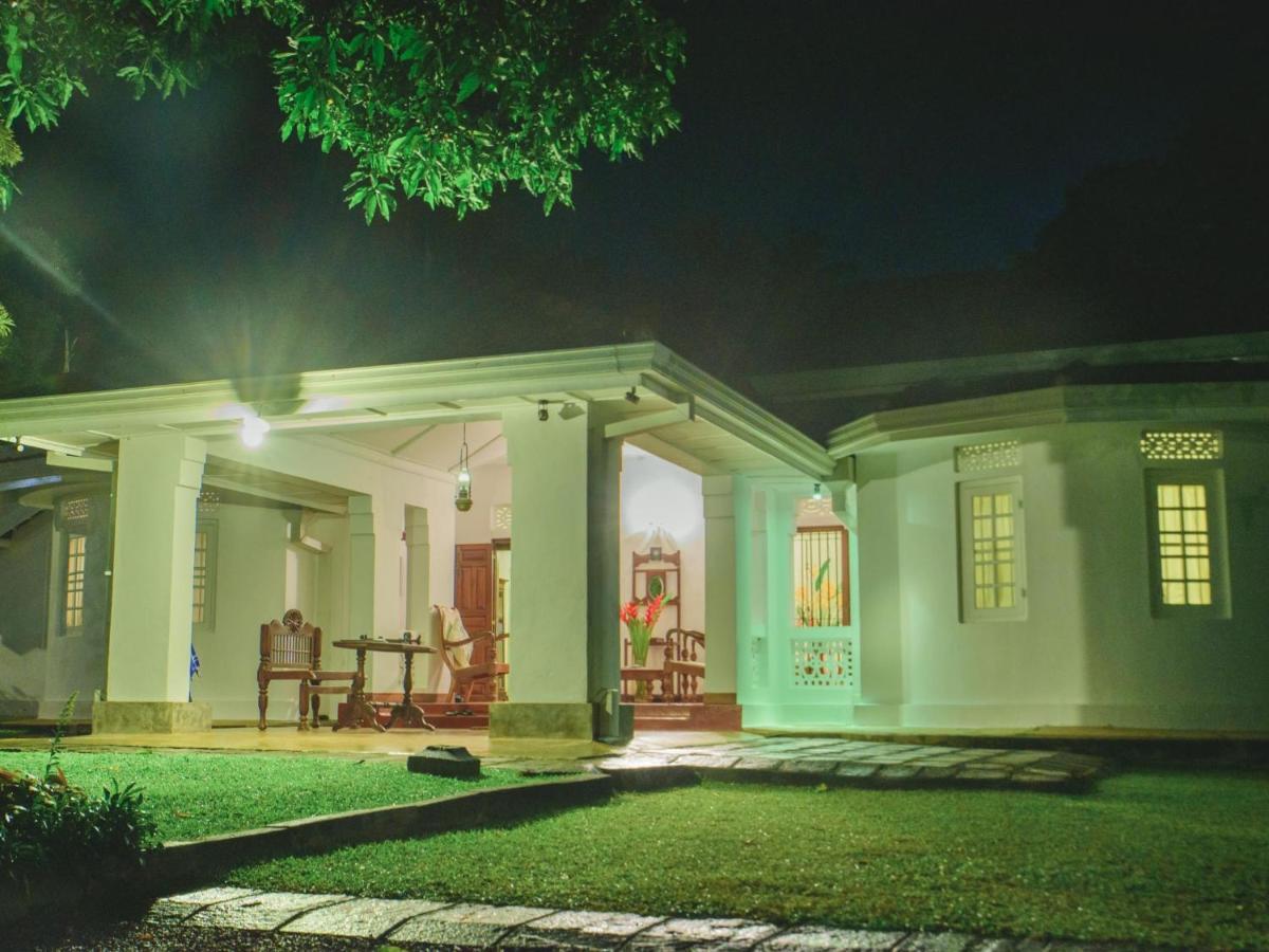Thalpe Walawwa Heritage Villa Unawatuna Eksteriør bilde